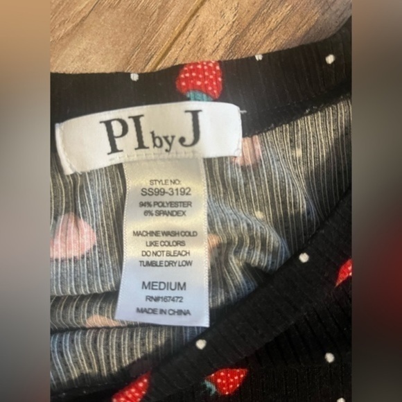 Girls strawberry, and dot shirt Sz medium - Picture 2 of 3